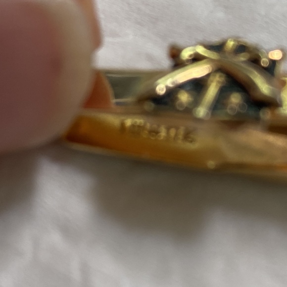 Swank Coat of  Arms Tue Clip - Picture 2 of 2